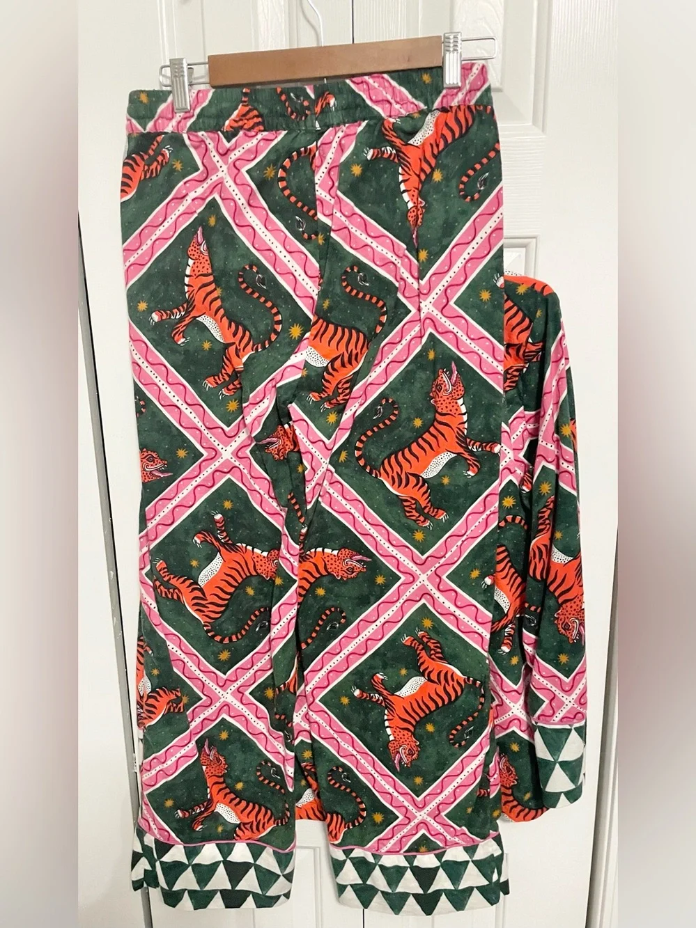Women's Tiger-Print Pajama Set - Green & Pink